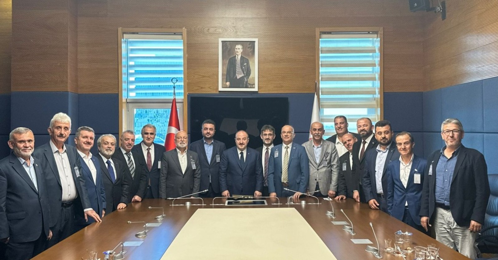 Ankara programlarımız kapsamında Önceki dönem Sanayi ve Teknoloji Bakanımız, AK Parti Bursa Milletvekilimiz Sayın Mustafa Varank’ı ziyaret ettik.