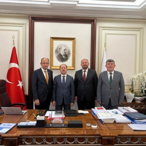 AK Parti Bursa Milletvekilimiz Sn. Mustafa Yavuz, AK Parti İlçe Başkanımız Sn. Ramazan Turhan ile birlikte ziyaret ettiğimiz Adalet Bakan Yardımcımız Sn. Ramazan Can ile verimli bir görüşme gerçekleştirdik.