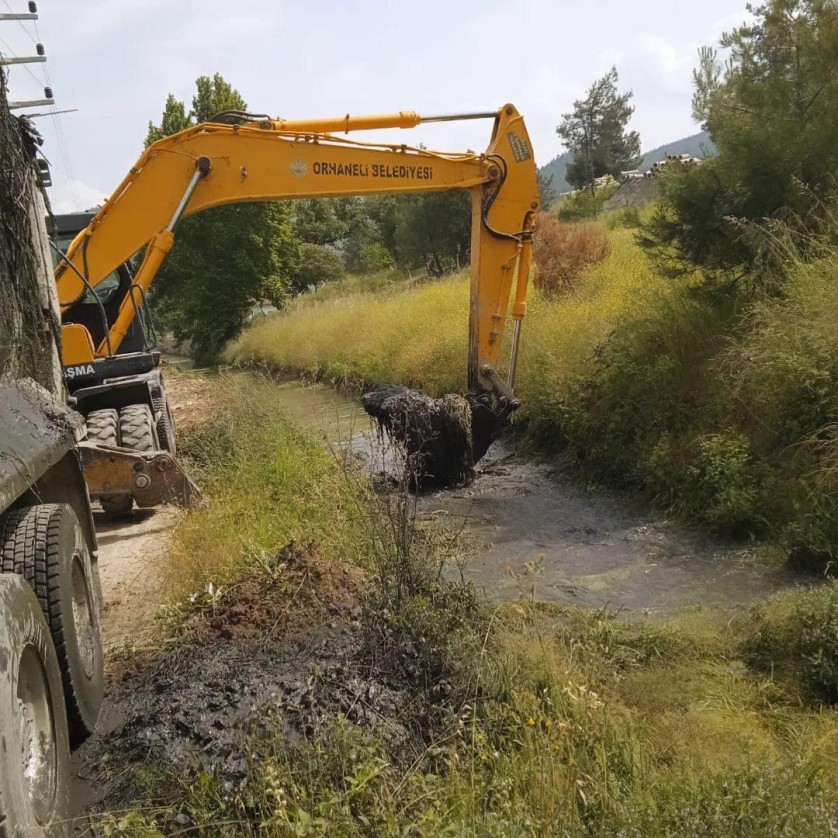 DSİ Bölge Müdürlüğü ile Sulama Kanalları Temizlik Çalışmalarını Sürdürüyoruz